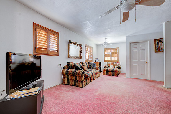 535 W Olive St Inglewood-009