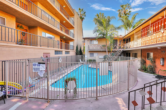 1 3520 Elm Ave-004