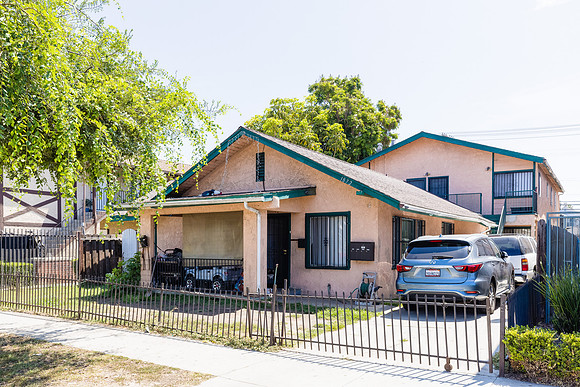 1872 Pine Ave-001