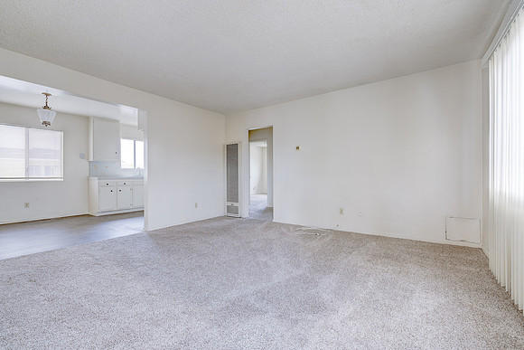 1079 W 25th St San Pedro Interior-001