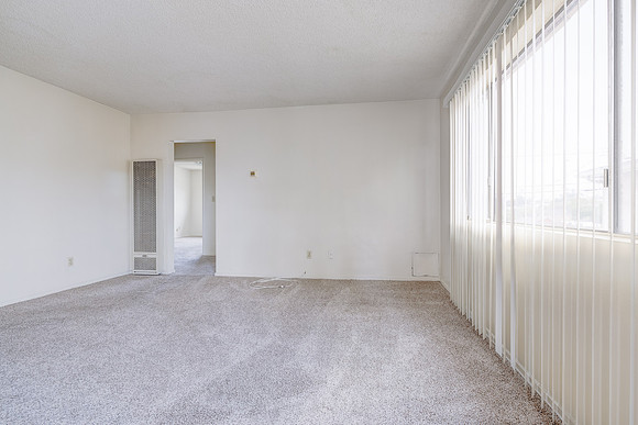1079 W 25th St San Pedro Interior-002
