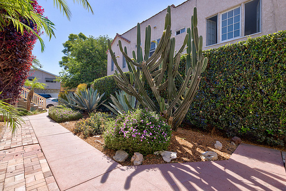 2011 Cedar Ave Long Beach Exterior-007