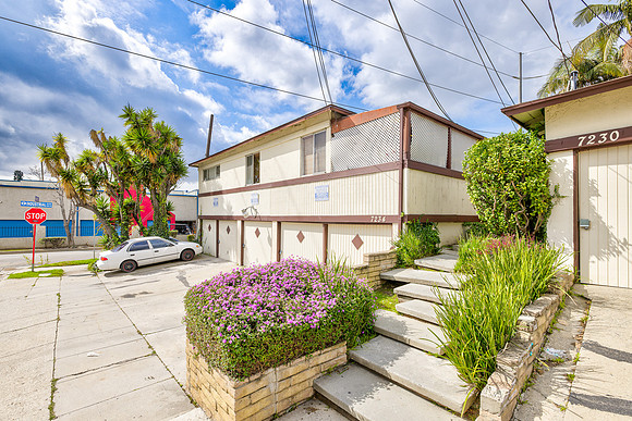 7234 S La Cienega Blvd- Exterior-008