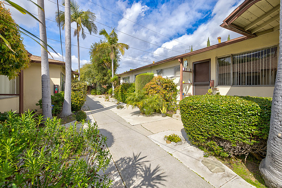 7234 S La Cienega Blvd- Exterior-013