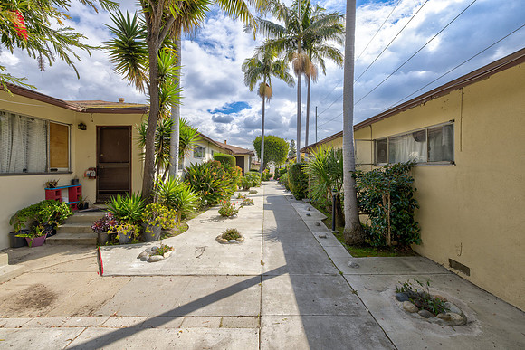 7234 S La Cienega Blvd- Exterior-018