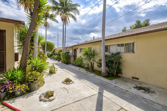 7234 S La Cienega Blvd- Exterior-019