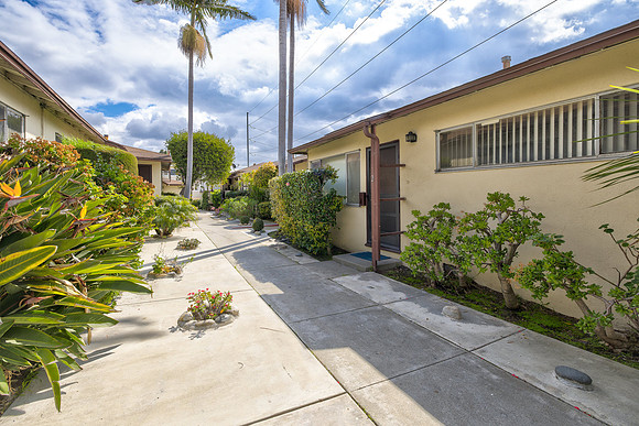 7234 S La Cienega Blvd- Exterior-020