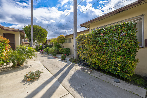 7234 S La Cienega Blvd- Exterior-022