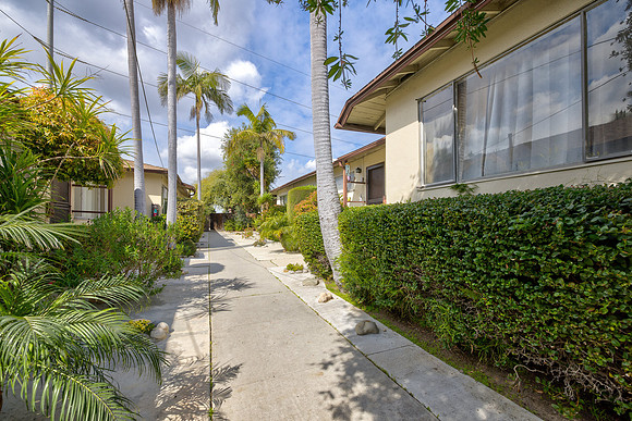 7234 S La Cienega Blvd- Exterior-025