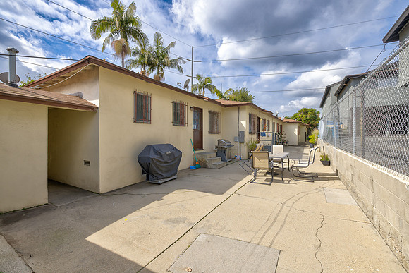 7234 S La Cienega Blvd- Exterior-027