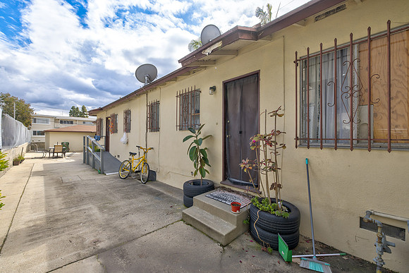 7234 S La Cienega Blvd- Exterior-032