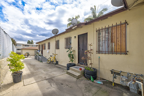 7234 S La Cienega Blvd- Exterior-034