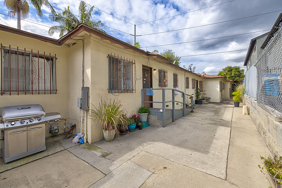 7234 S La Cienega Blvd- Exterior-035
