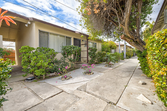 7234 S La Cienega Blvd- Exterior-037