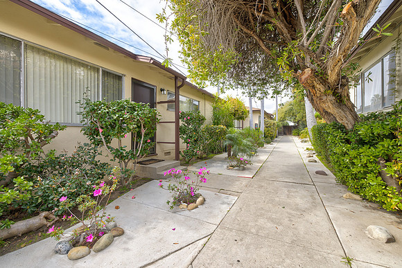 7234 S La Cienega Blvd- Exterior-036