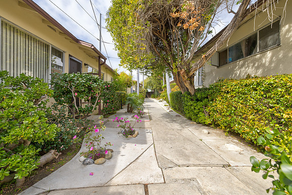7234 S La Cienega Blvd- Exterior-038