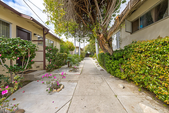 7234 S La Cienega Blvd- Exterior-039