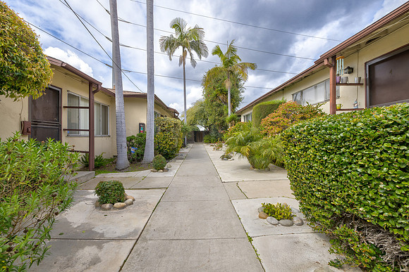 7234 S La Cienega Blvd- Exterior-041