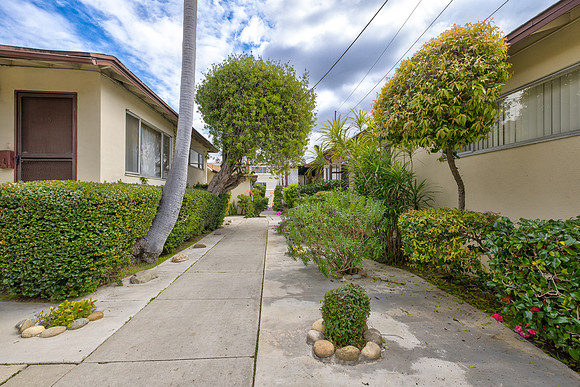 7234 S La Cienega Blvd- Exterior-043