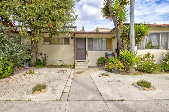 7234 S La Cienega Blvd- Exterior-045