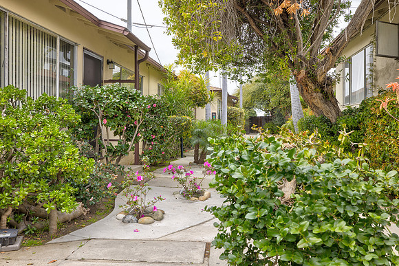 7234 S La Cienega Blvd- Exterior-052