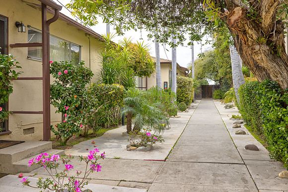 7234 S La Cienega Blvd- Exterior-053