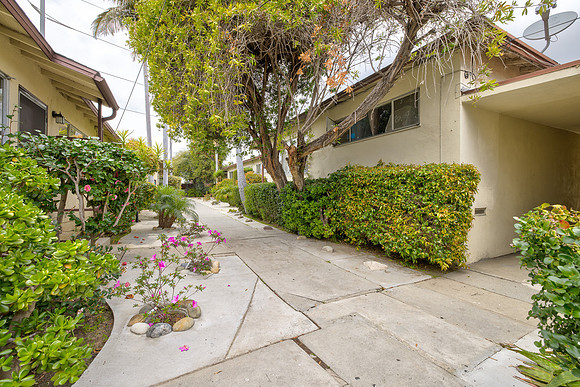 7234 S La Cienega Blvd- Exterior-054
