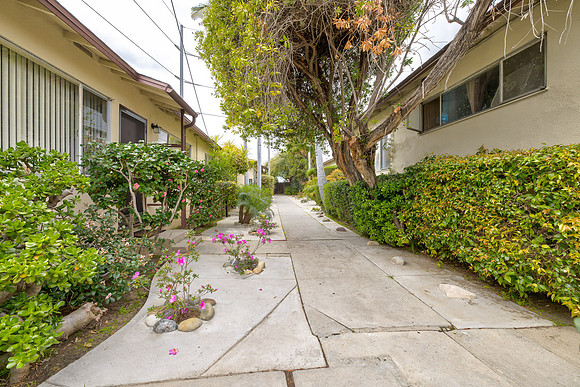 7234 S La Cienega Blvd- Exterior-055