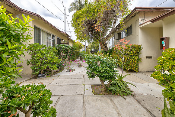 7234 S La Cienega Blvd- Exterior-056