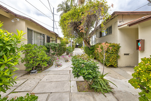 7234 S La Cienega Blvd- Exterior-057