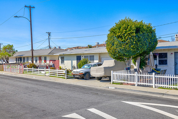 229 E 219th Street Exterior-007