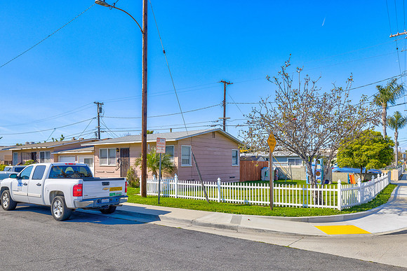 229 E 219th Street Exterior-011