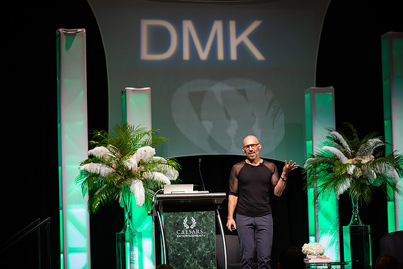 DMK World Of Confidence-657