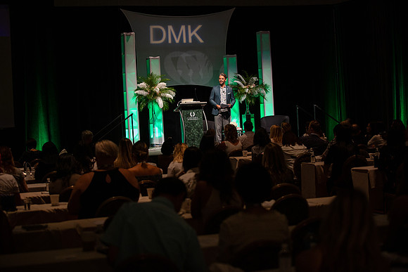 DMK World Of Confidence-590
