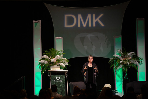 DMK World Of Confidence-557