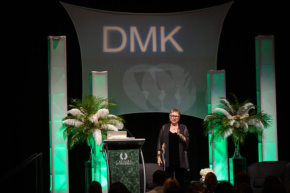 DMK World Of Confidence-551