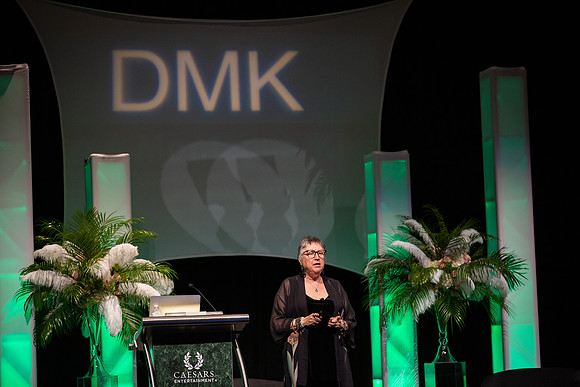 DMK World Of Confidence-553