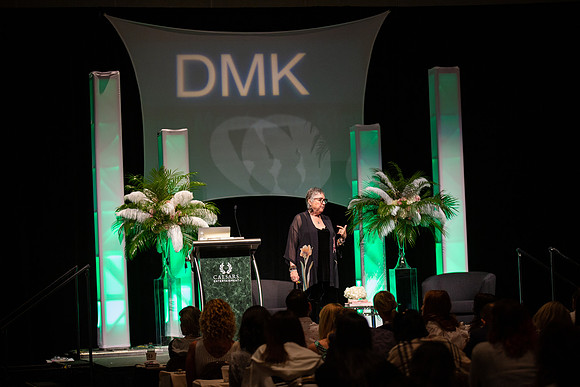DMK World Of Confidence-572