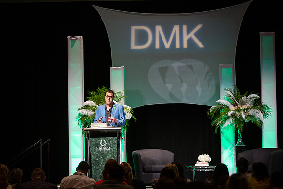 DMK World Of Confidence-685