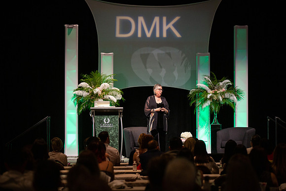 DMK World Of Confidence-542