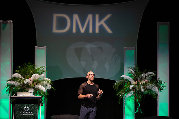 DMK World Of Confidence-660