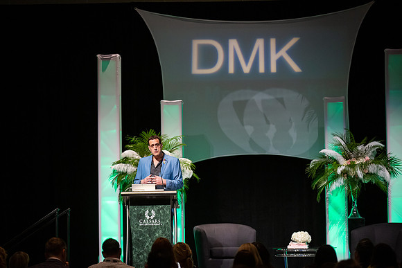 DMK World Of Confidence-688
