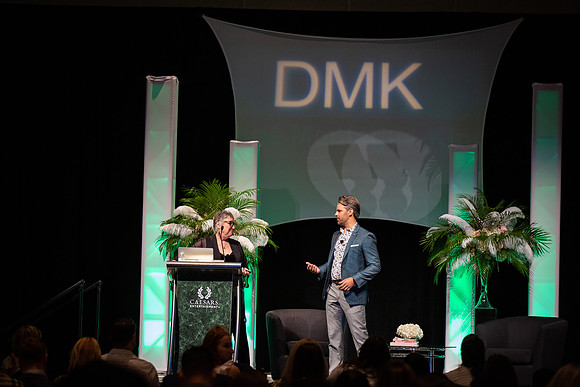 DMK World Of Confidence-580