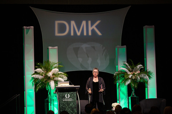 DMK World Of Confidence-552