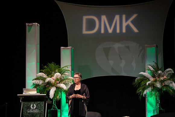 DMK World Of Confidence-548