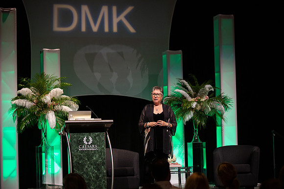 DMK World Of Confidence-544