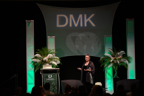 DMK World Of Confidence-556