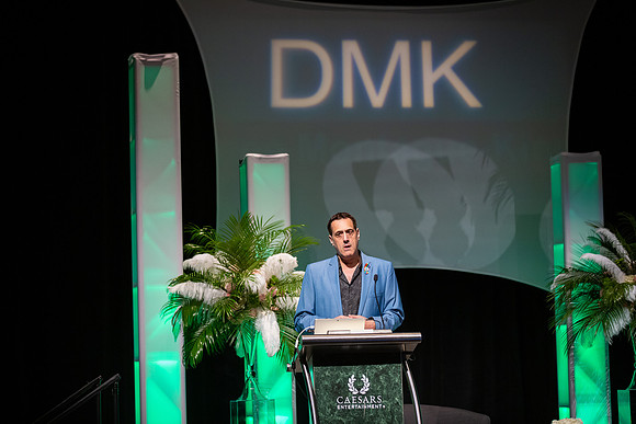 DMK World Of Confidence-700
