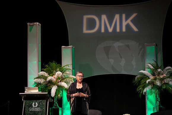 DMK World Of Confidence-547