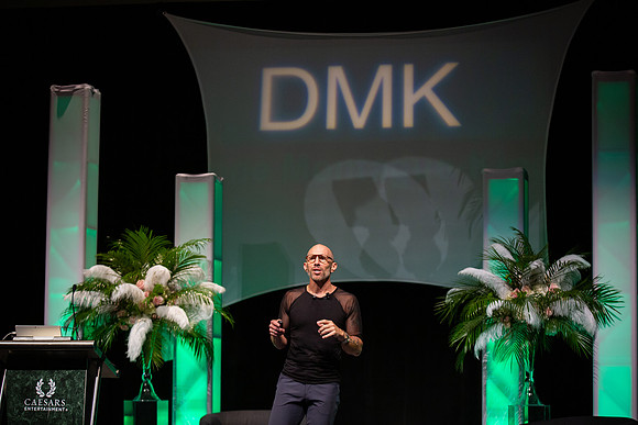 DMK World Of Confidence-663